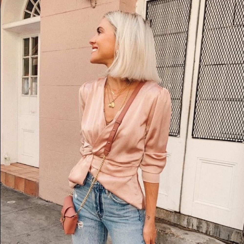 Lulu’s Pale Pink Satin Knotted Front Top
